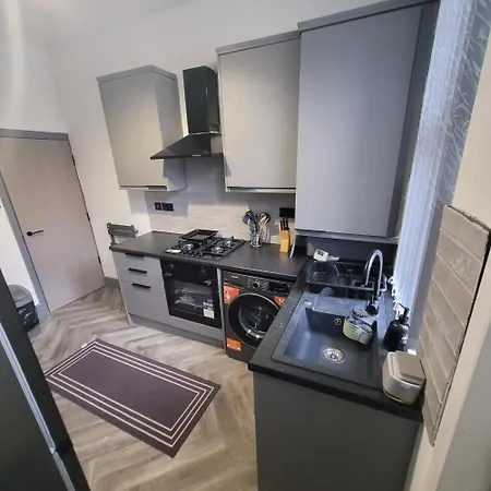 6 Bedroom Free Parking Sleeps 14 Table Tennis Centre Pool Table *